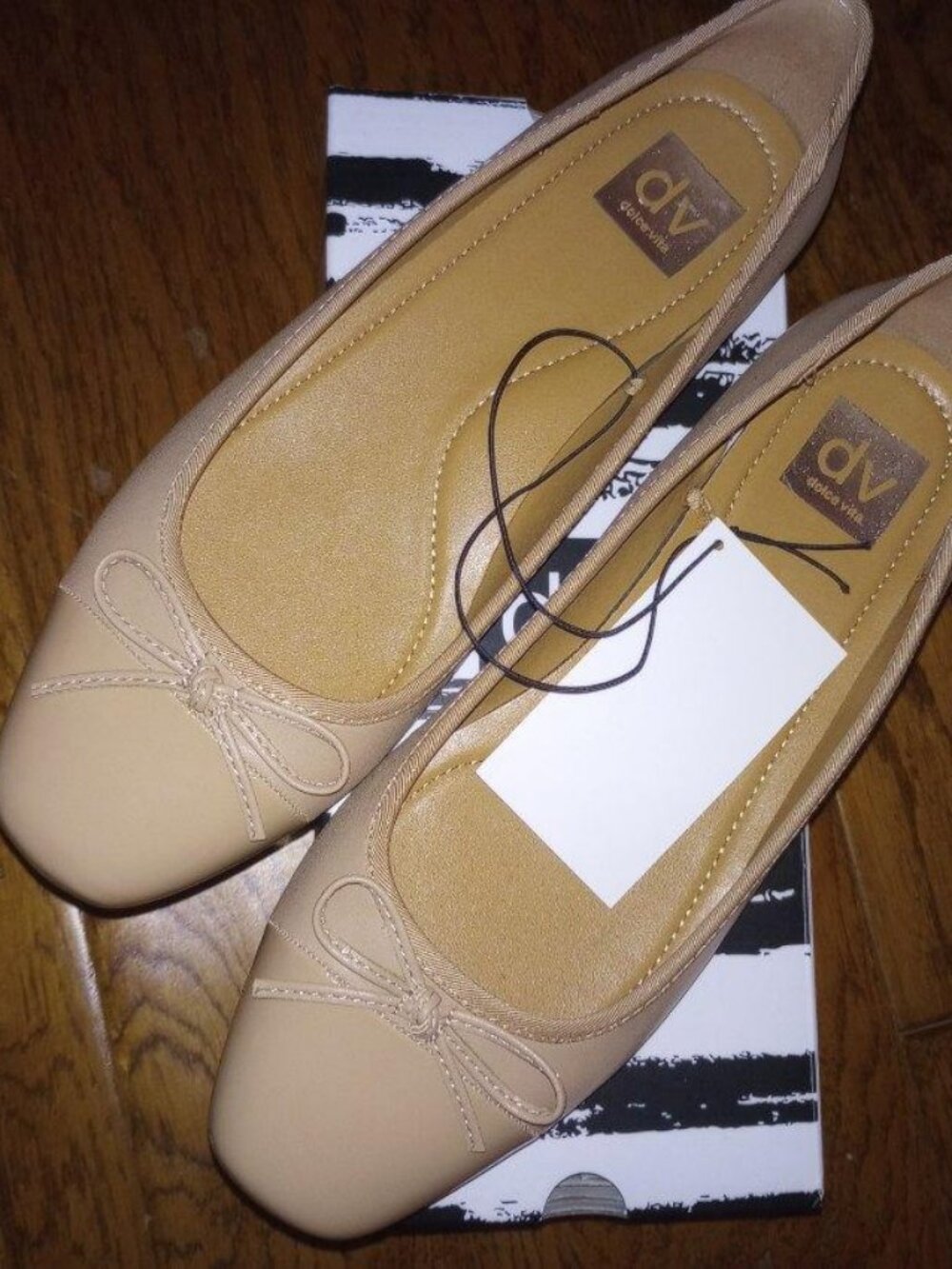 DV Dolce Vita Women's Size 10 Moxy DW624783 Beige Ballerina Flats NIB - Picture 2 of 7